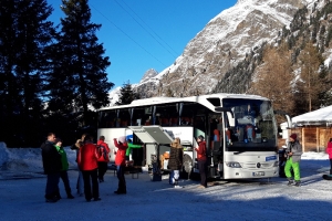 schnee-happy-hour-am-bus