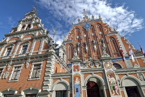 baltikum-haeuserfront